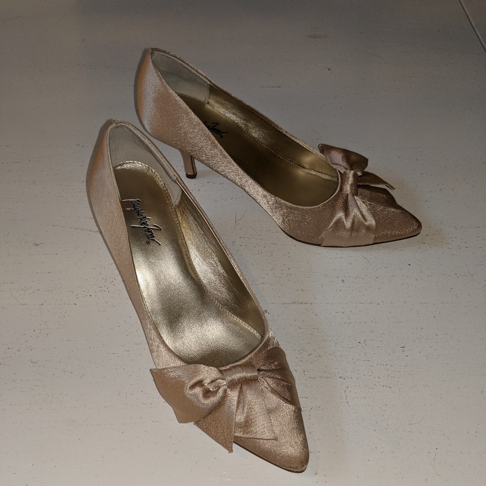 Jacqueline Ferrar Gold Satin Pumps with Bow